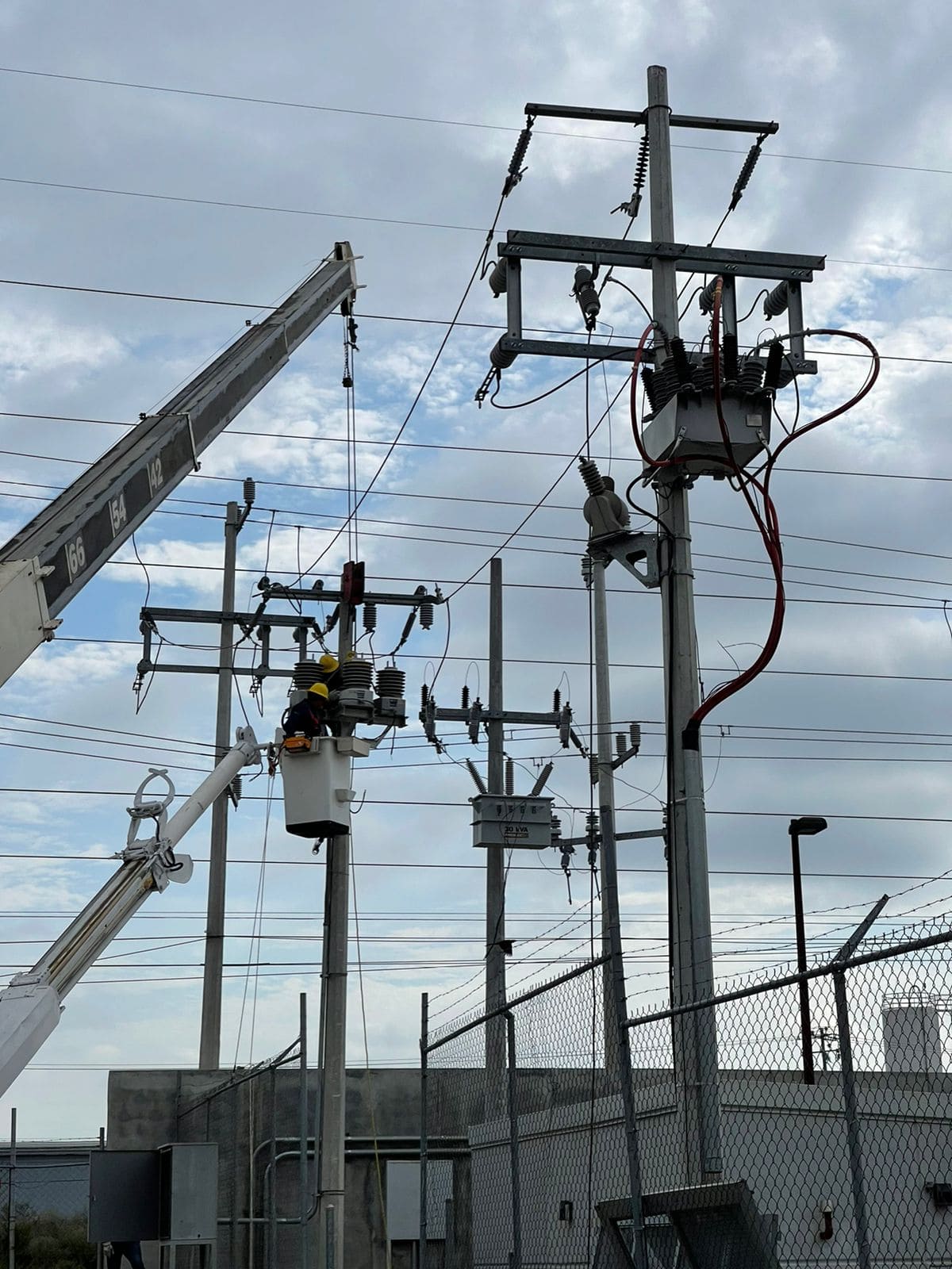 Subestación eléctrica industrial instalada en Santa Catarina Nuevo León